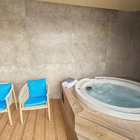 Hotel Damare &