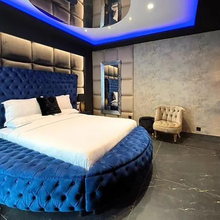 Hotel Damare & *
